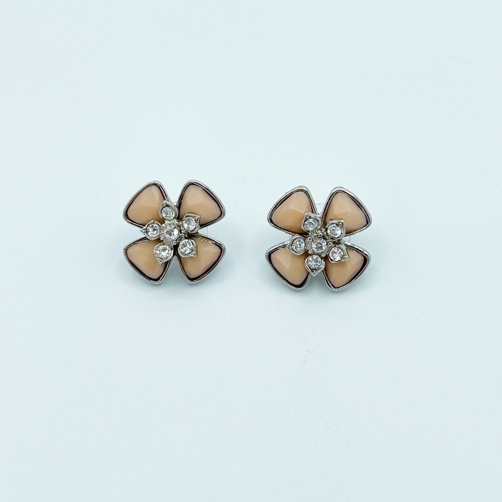 Two earrings in One!!